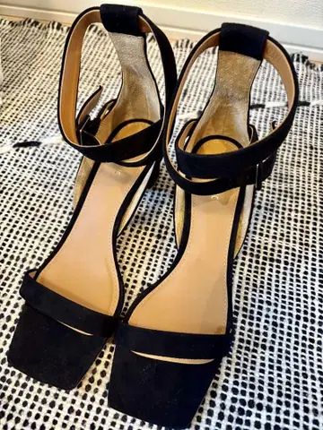 PIPPICHIC 스웨이드 블랙 힐 샌들