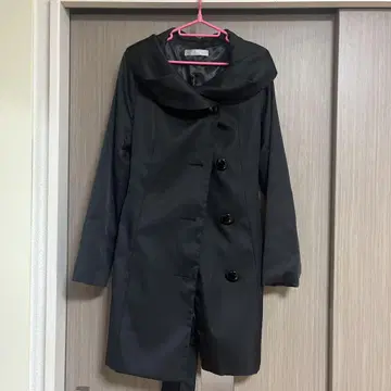 블랙 롱 코트, 큰 카라 부착