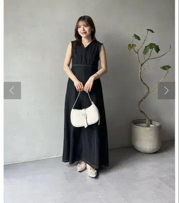 Thevon. 플레어 데님 민소매 원피스
