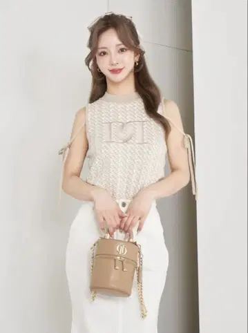Darich DD 로고 믹스 슬리브리스 니트 탑