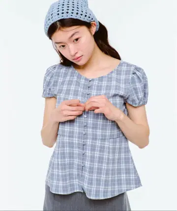 검은색 퍼프 소매 체크 블라우스