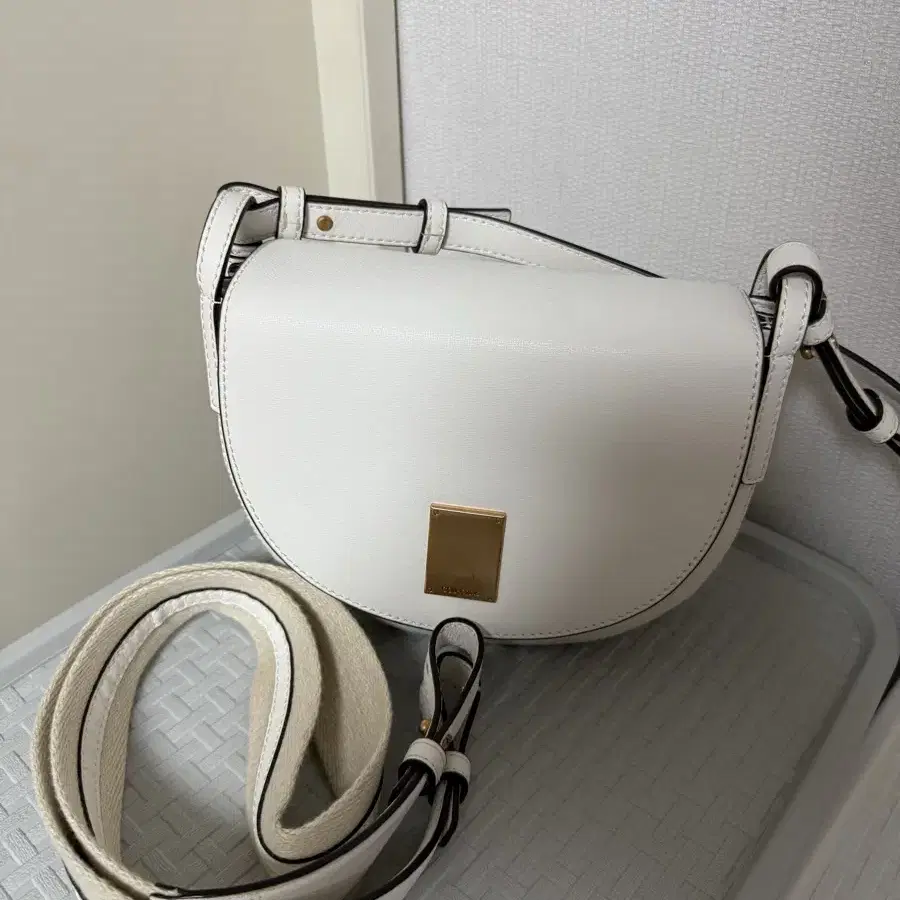 ハンドバッグ COURONNE Tiffin Cross 21RCBRX23219WHX RCBRX23219WHX_M RCBRX23219BRX_LZ3.jpg