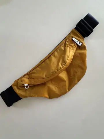 아페쎄 바디백 머스타드