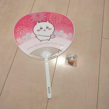 쿠라스시 치이카와 (먼작귀) 피규어 하치와레 (연어 마요네즈)와 부채