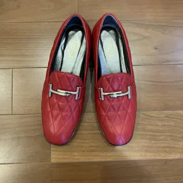TOD'S 빨간색 퀼팅 로퍼