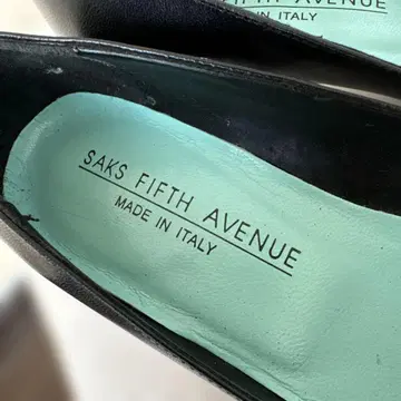 Saks Fifth Avenue 블랙 펌프스