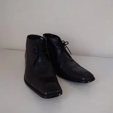 SHOES 블랙 컬러 가죽 신발 255