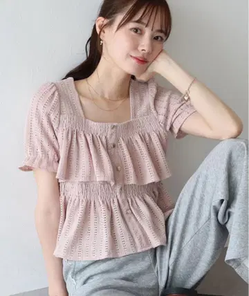 Blue east 스퀘어 티어드 프릴 블라우스