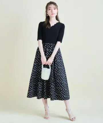 Apuweiser riche 블랙 7부 소매 원피스
