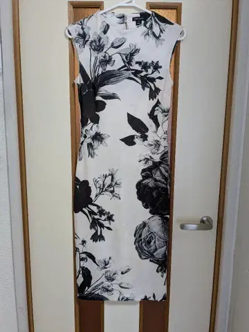 KAREN MILLEN 꽃무늬 슬리브리스 원피스 XS