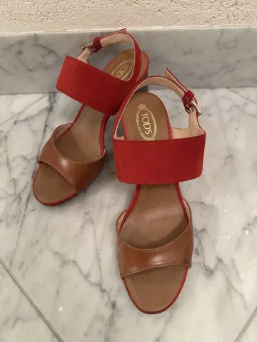 TOD'S 레드/브라운 미들 힐 샌들
