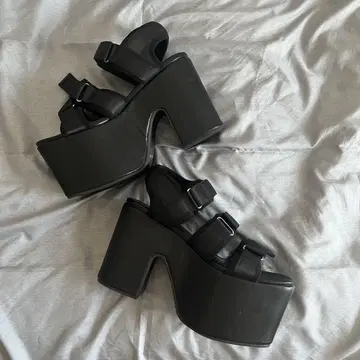 [1회 기사용] WEGO 볼륨 힐 벨트 샌들
