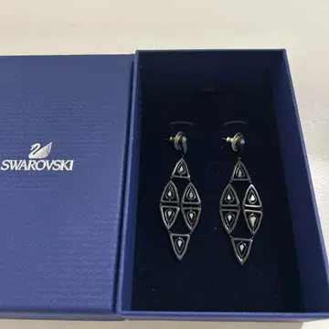 스와로브스키 다이아몬드 모양 귀걸이 스와로브스키