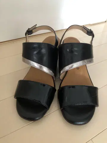 사바사바 바이컬러 샌들 24cm