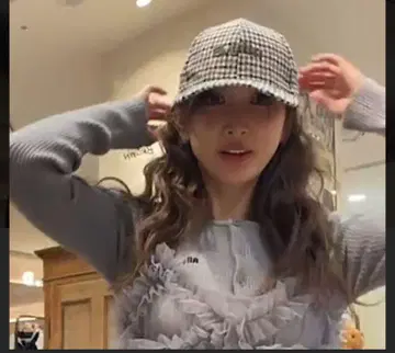 앨리슨 브라운 체크 무늬 캡 자수 로고