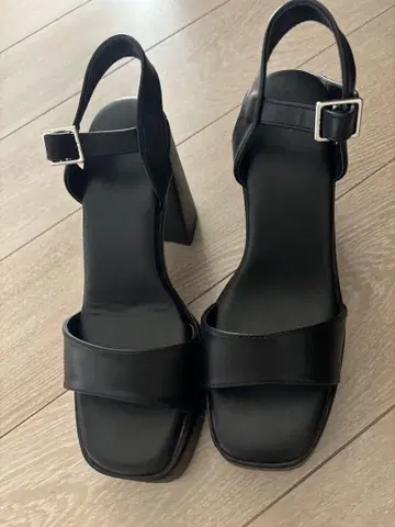 블랙 힐 샌들