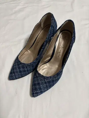 긴자 카네마츠 블루 펌프스
