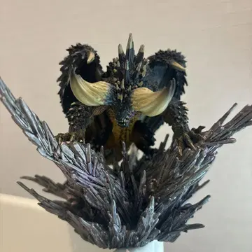 Nergigante 피규어(네르기간테 피규어)