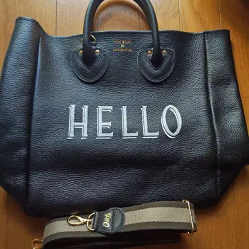 영 앤 올슨 블랙 가죽 토트백 'HELLO'