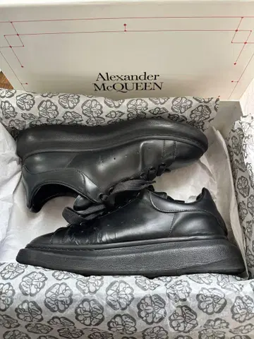 Alexander McQueen 오버 사이즈 스니커즈 42 블랙