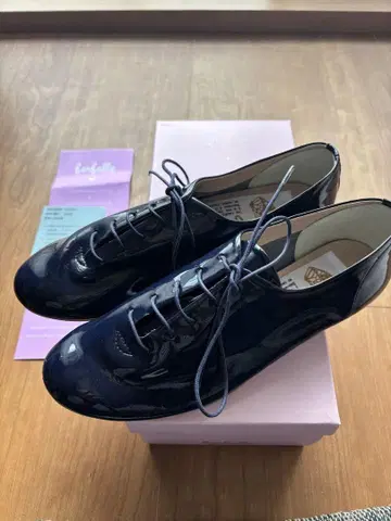 파르팔레 레이스업 에나멜 신발 네이비