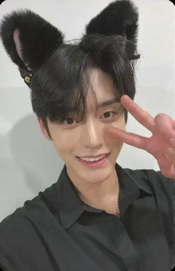 제로베이스원 메이크스타 지웅 그늘 속의 청년
