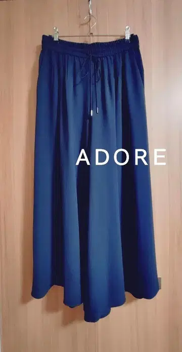 ADORE 팬츠 네이비 약 3만 엔 익명 배송