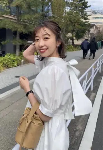 여성용 상의 셔츠 리본 화이트 흰색 예쁜 고급스러운 미사용 새상품