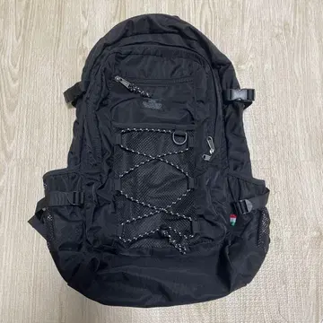 블랙 백팩 메쉬 포켓 부착
