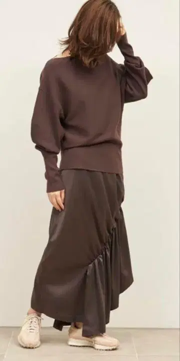 에미 emmi atelier 비대칭 스커트 정가 16,500엔