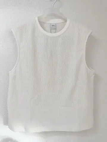 새상품 ZARA 자라 슬리브리스 상의 L 사이즈 완판템 탱크탑