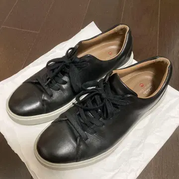 클락스 블랙 가죽 스니커즈