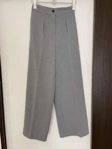 그레이 와이드 팬츠 블랙 버튼