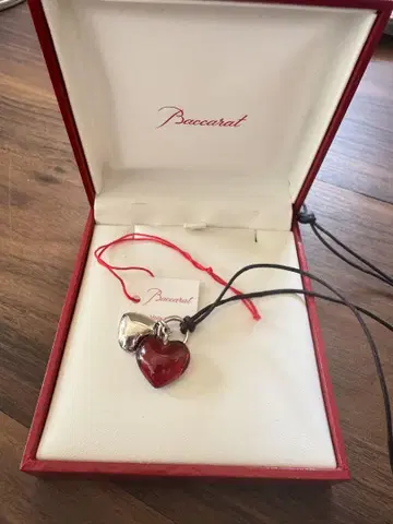 BACCARAT 하트 레드 목걸이