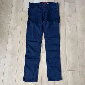 HUGO BOSS 네이비 슬림 핏 데님 팬츠