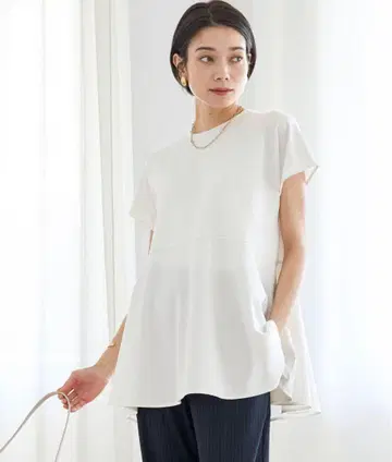 안피로 BEAUTY FORM 페플럼 티셔츠