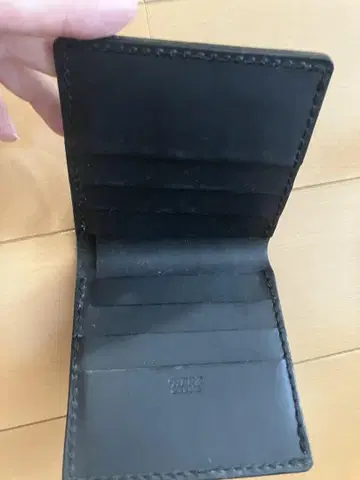 HERZ 블랙 가죽 접이식 지갑 WS-4