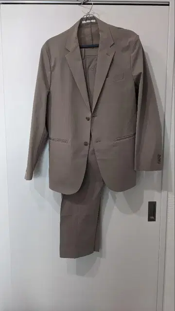 베이지 비즈니스 정장 상하의 세트
