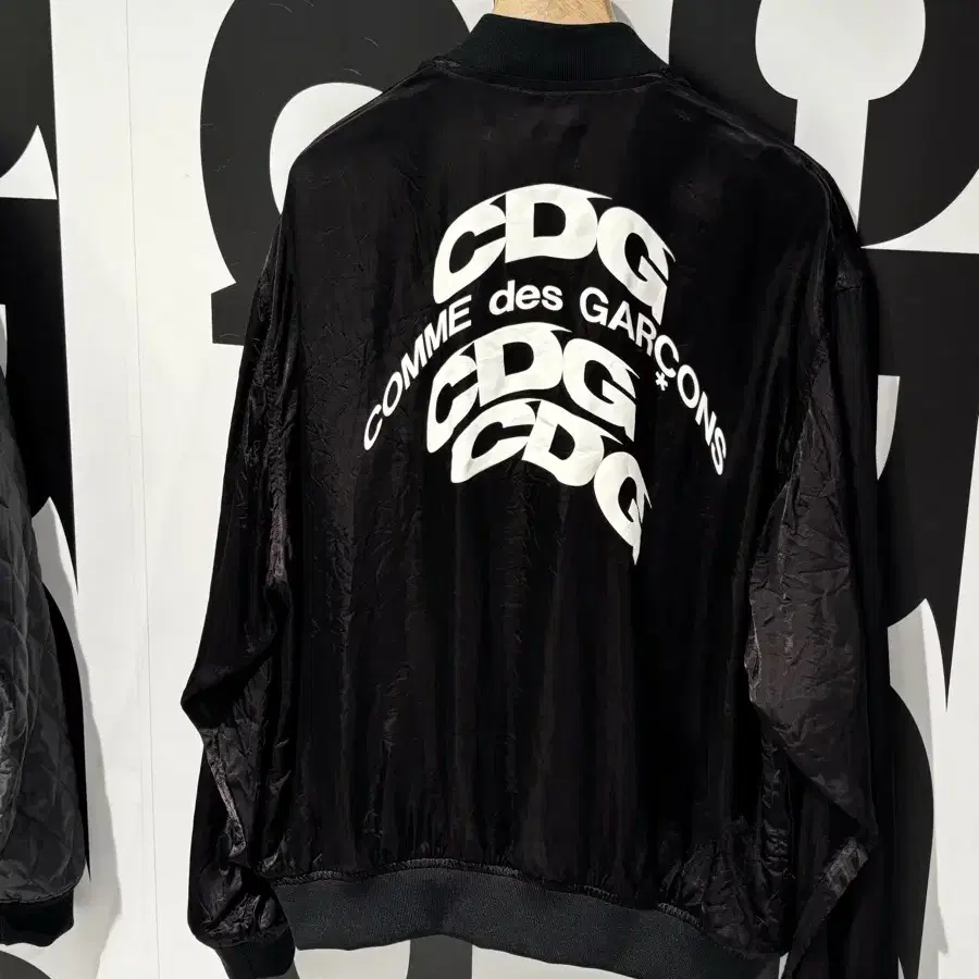 COMME DES GARÇONS | 꼼데가르송 Comme des Garçons CDG Staff