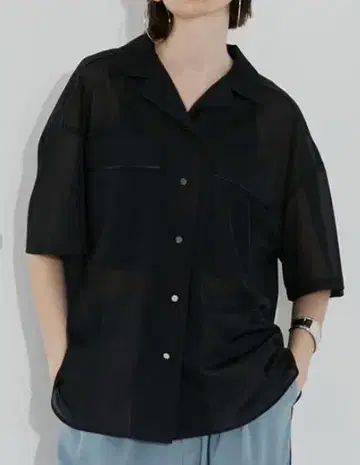 A + TOKYO 오픈 카라 시어 셔츠 블랙