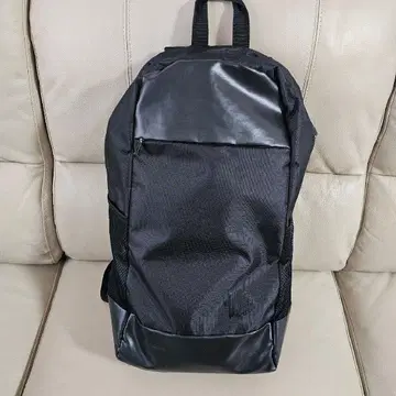 심플 블랙 백팩