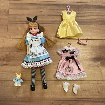 리카짱 인형과 의상 세트