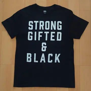 STRONG GIFTED & BLACK 티셔츠 L 사이즈