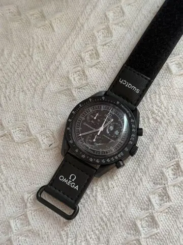 오메가 스와치 블랙 가죽 손목시계