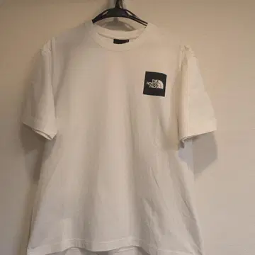 THE NORTH FACE 화이트 티셔츠 M 사이즈