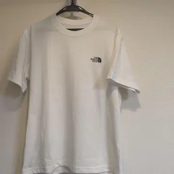 THE NORTH FACE 화이트 티셔츠 M 사이즈