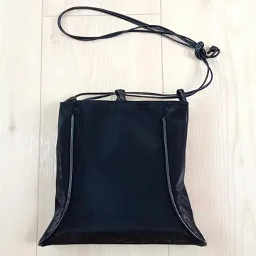 MARROW Tulle Pillow 블랙 숄더백