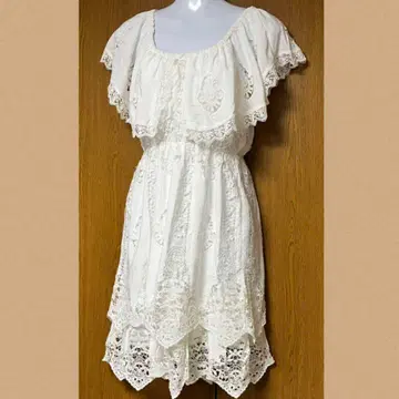 새상품 프리즈샵 화이트 원피스 오프숄더 리조트 원피스