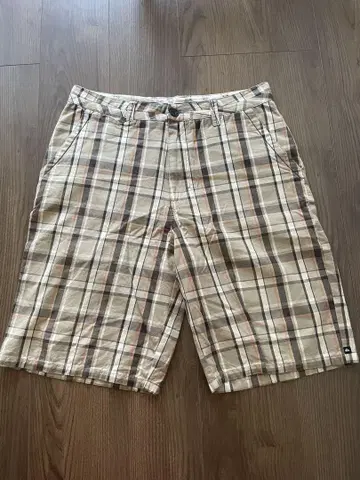 Quiksilver 체크 무늬 숏 팬츠