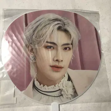 ZEROBASEONE 리키 부채